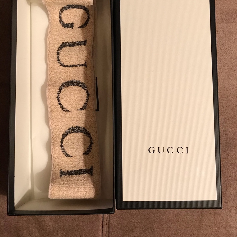 Elastic Gucci Headband - Picture 2 of 5